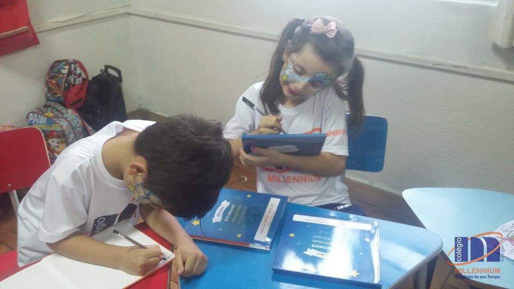 2-noite-magica-de-autografos-no-colegio-millennium-90