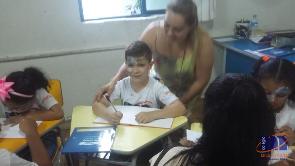 2-noite-magica-de-autografos-no-colegio-millennium-97